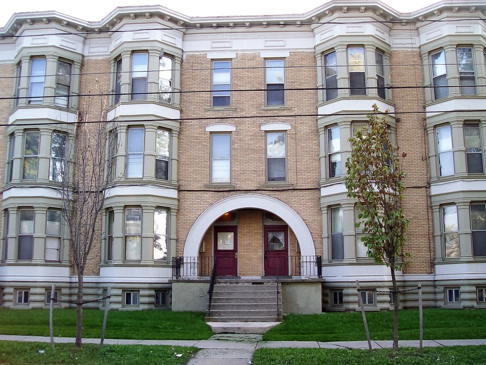 Lafayette-Barton in Buffalo, NY - Foto de edificio