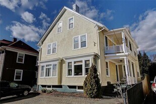 118 Everett Ave in Providence, RI - Building Photo