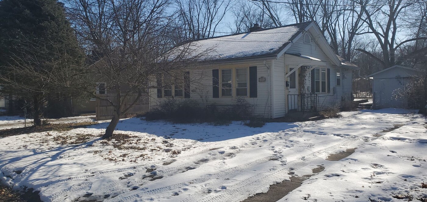 808 Broadhead St in Columbia, MO - Building Photo