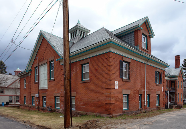 197 - R Linden St in Holyoke, MA - Foto de edificio - Building Photo