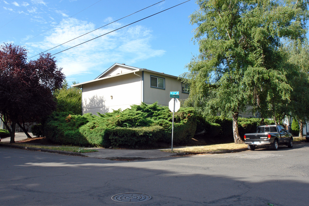 Shade Tree Apartments in Portland, OR - Building Photo