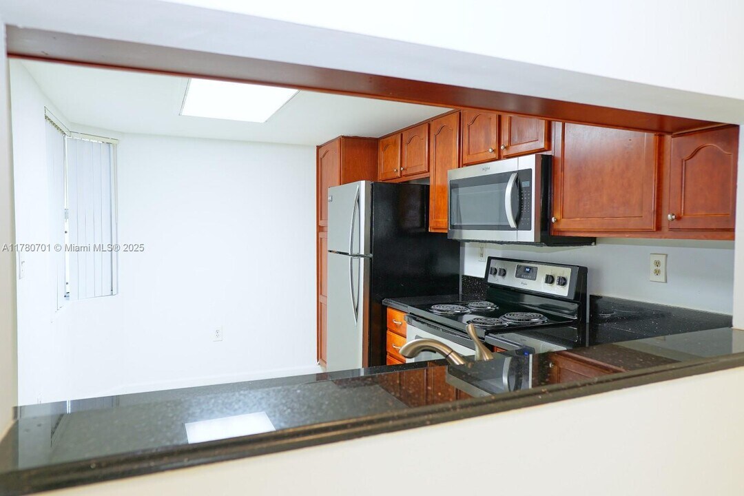 11390 SW 2nd Ct, Unit 11390 in Pembroke Pines, FL - Building Photo