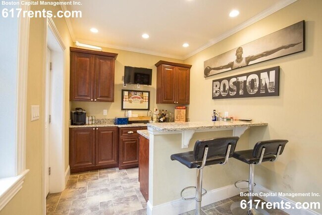 8 Gates St, Unit 1 in Boston, MA - Foto de edificio - Building Photo
