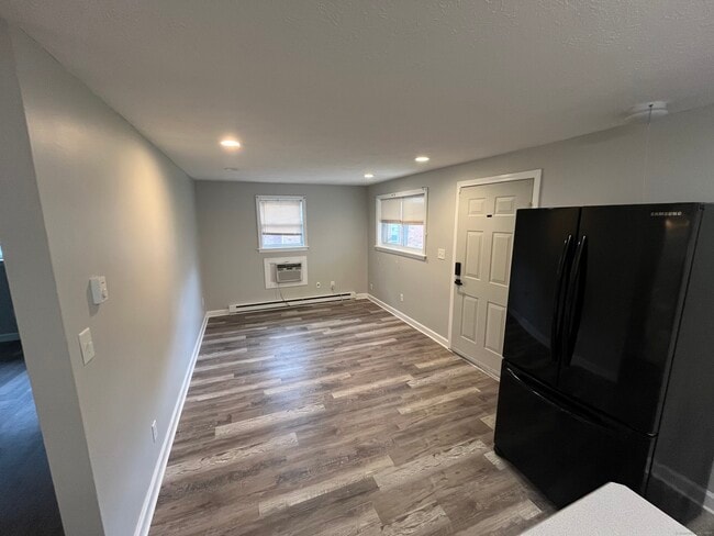 320 Emmett St in Bristol, CT - Building Photo - Building Photo