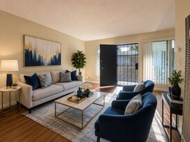 560 E 64th St in Long Beach, CA - Building Photo