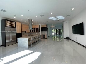 1233 SW 17th Terrace in Miami, FL - Building Photo - Building Photo