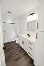 1406 Blair St in Gonzales, TX - Building Photo - Building Photo