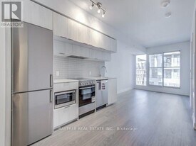 181 Dundas St E in Toronto, ON - Building Photo