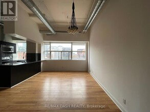 700-700 King St W in Toronto, ON - Building Photo - Building Photo