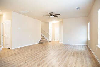 221 James Adkins Dr in Kyle, TX - Building Photo - Building Photo