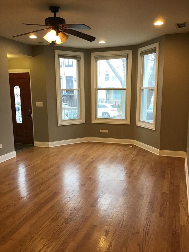 2724 N Marshfield Ave in Chicago, IL - Building Photo - Building Photo