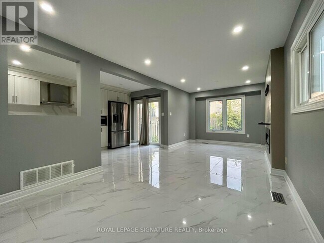 1176 Beaver Valley Crescent in Oshawa, ON - Building Photo - Building Photo