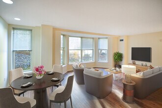 Landmark Square Apartments in Boston, MA - Foto de edificio - Building Photo