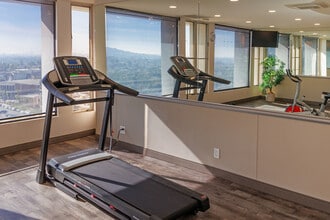 Bay Towers at Bixby Knolls - 55+ Senior Apartments in Long Beach, CA - Foto de edificio - Interior Photo