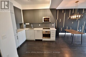 2916 Hwy 7 in Vaughan, ON - Building Photo - Building Photo