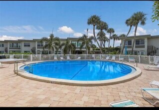 6300 Flotilla Dr in Holmes Beach, FL - Building Photo - Building Photo
