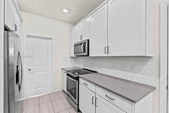 1190 Eucalyptus Dr in Hollywood, FL - Foto de edificio - Building Photo