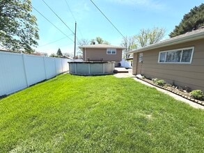 6944 W 106th Pl in Worth, IL - Building Photo - Building Photo