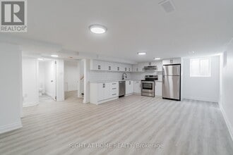 899 Florell Dr in Oshawa, ON - Building Photo - Building Photo