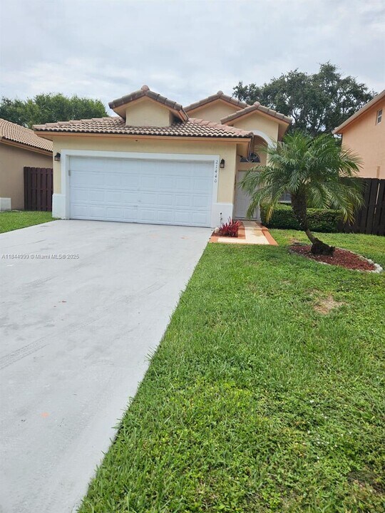 21440 SW 88th Ave in Cutler Bay, FL - Building Photo