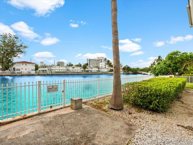 7805 Crespi Blvd in Miami Beach, FL - Building Photo - Building Photo