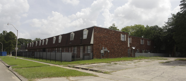 1084 Monet Dr in Baton Rouge, LA - Foto de edificio - Building Photo