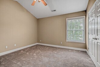 24 Lake Village Ct in Johnson City, TN - Building Photo - Building Photo