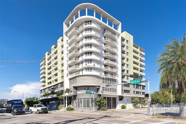 219 NW 12th Ave, Unit San Lorenzo condominium in Miami, FL - Foto de edificio - Building Photo