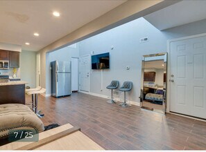 8136 S Kedzie Ave, Unit 2 in Chicago, IL - Building Photo - Building Photo