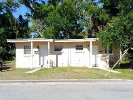 422 Henry Butts Dr in Daytona Beach, FL - Building Photo
