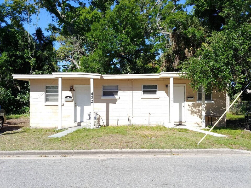 422 Henry Butts Dr in Daytona Beach, FL - Building Photo