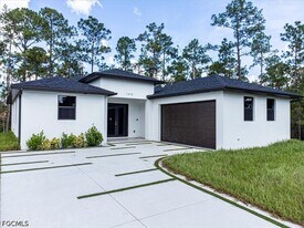 1006 Hamilton Ave in Lehigh Acres, FL - Building Photo