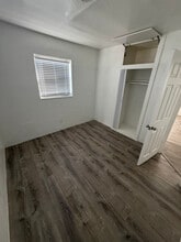 725 NW 100th St in Miami, FL - Foto de edificio - Building Photo