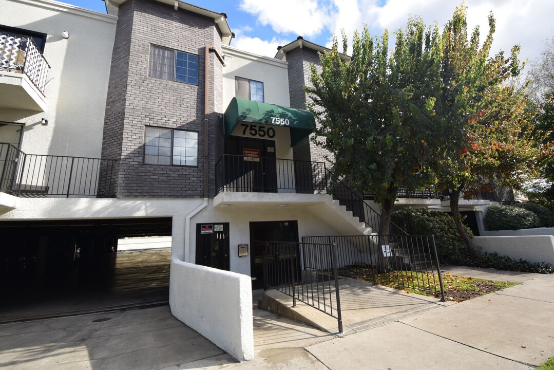 7550 Jordan Ave, Unit 108 in Los Angeles, CA - Foto de edificio