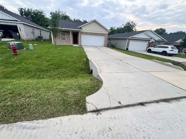 property at 14214 Green Wing Cir