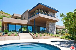 6228 Sycamore Meadows Dr in Malibu, CA - Building Photo