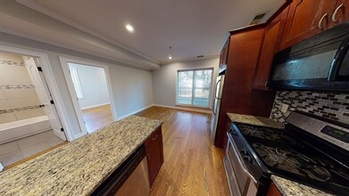 27 Chestnut Ave, Unit 1 in Boston, MA - Building Photo - Building Photo