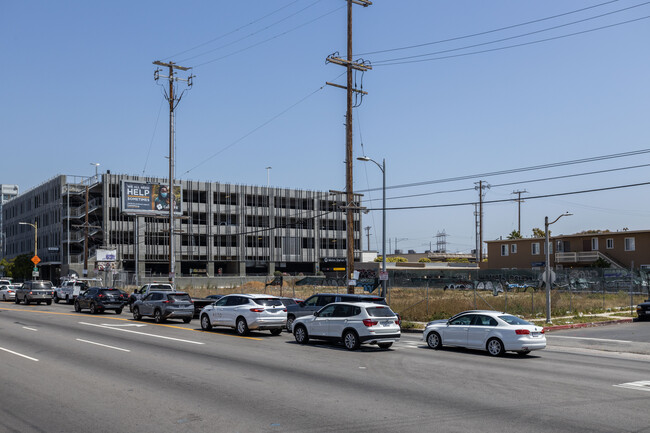 5785 Corbett St in Los Angeles, CA - Foto de edificio - Building Photo