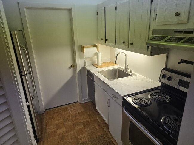 18 Bridge St, Unit 1B in Sag Harbor, NY - Foto de edificio - Building Photo