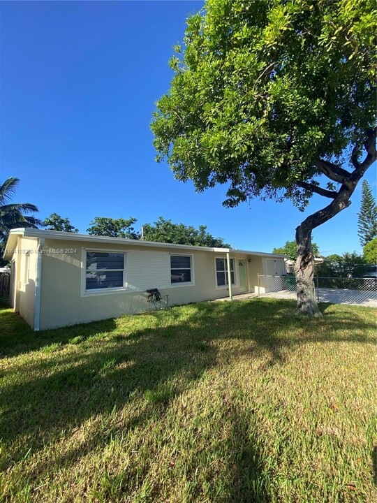 6140 SW 37 Ct in Davie, FL - Building Photo