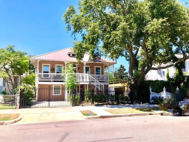 3412 Avenue Q, Unit #2 in Galveston, TX - Building Photo - Building Photo