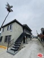 810 W 62nd St in Los Angeles, CA - Building Photo