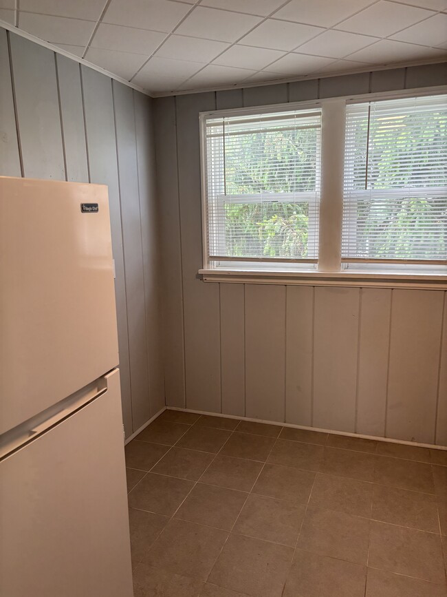 210 1/2 Belden St, Unit BBC Rentals in Michigan City, IN - Building Photo - Building Photo