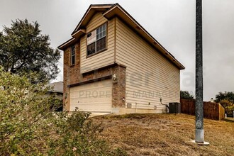 2734 Middleground in San Antonio, TX - Building Photo - Building Photo