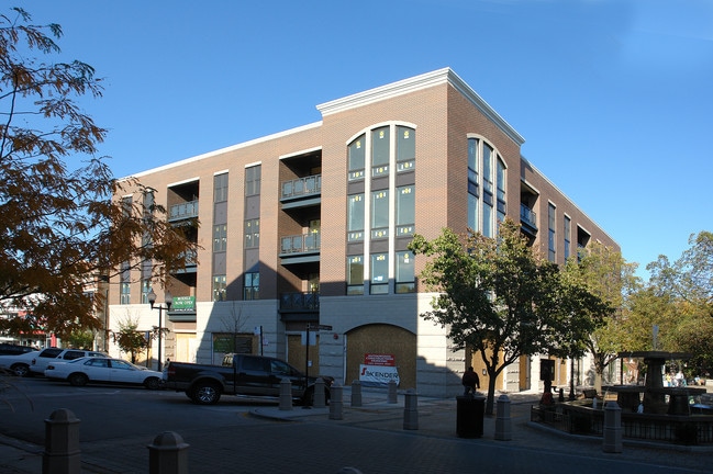 Fountain View in Chicago, IL - Building Photo - Building Photo