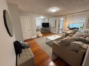 350 Dorchester St, Unit 1 in Boston, MA - Foto de edificio - Building Photo