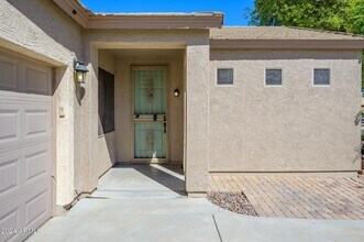 17618 W Crocus Dr in Surprise, AZ - Building Photo - Building Photo