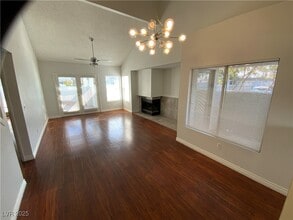 5644 Vineyard Ln in Las Vegas, NV - Building Photo - Building Photo