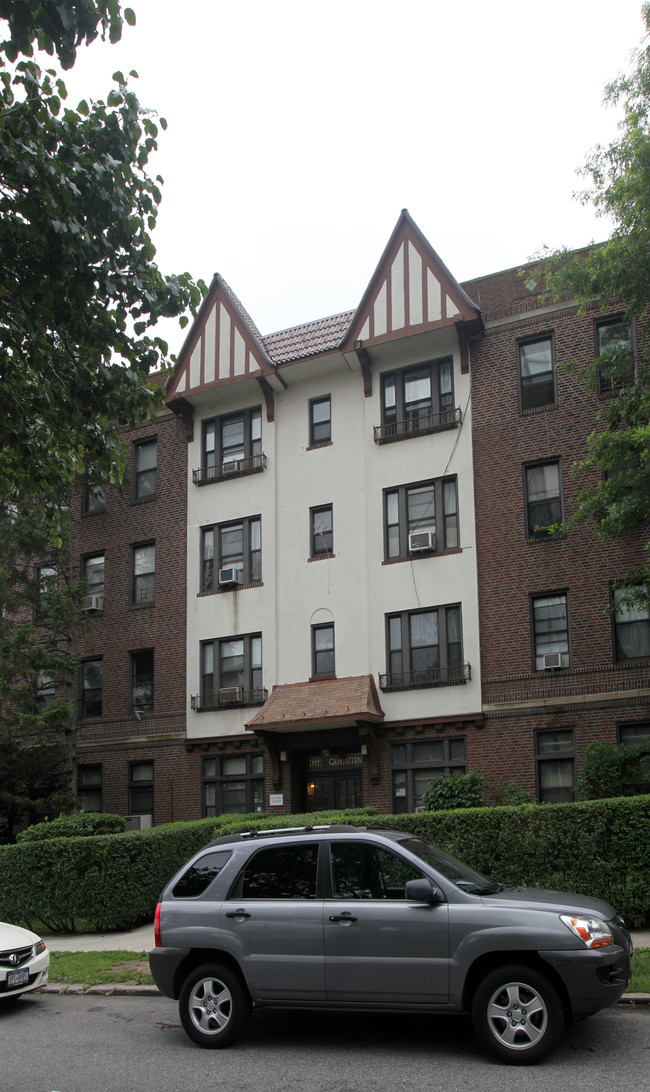 The Quentin in Forest Hills, NY - Foto de edificio - Building Photo