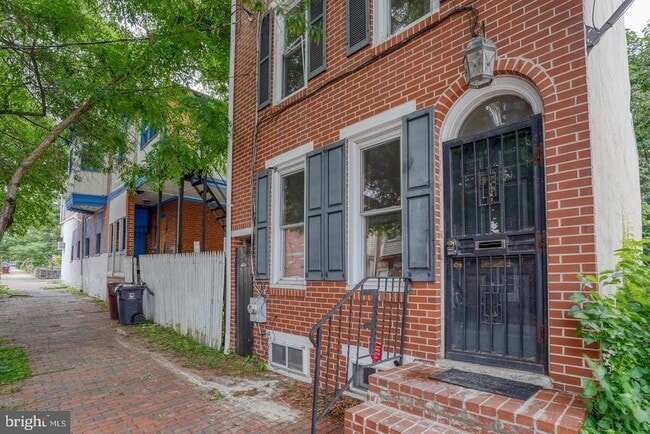 property at 848 N Madison St